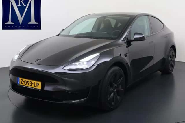 Tesla Model Y (2023) thumbnail 1
