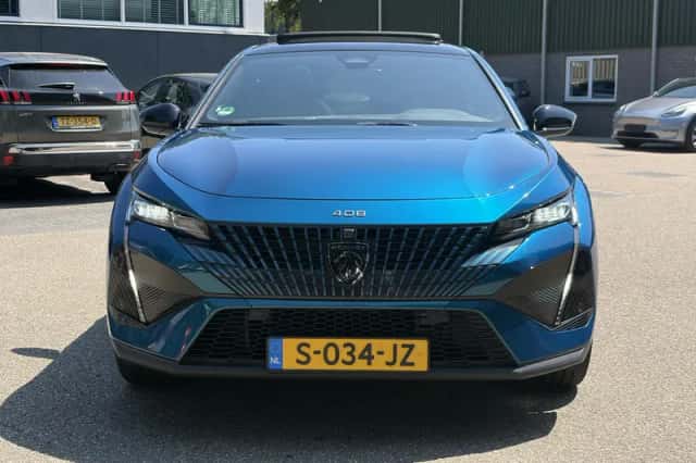 Peugeot 408 (2023) thumbnail 2