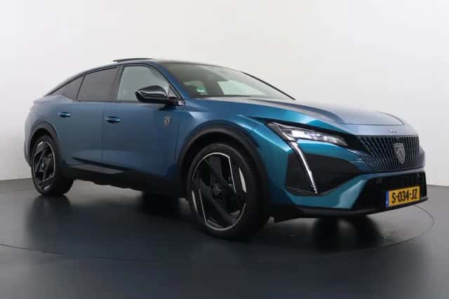 Peugeot 408 (2023) thumbnail 3