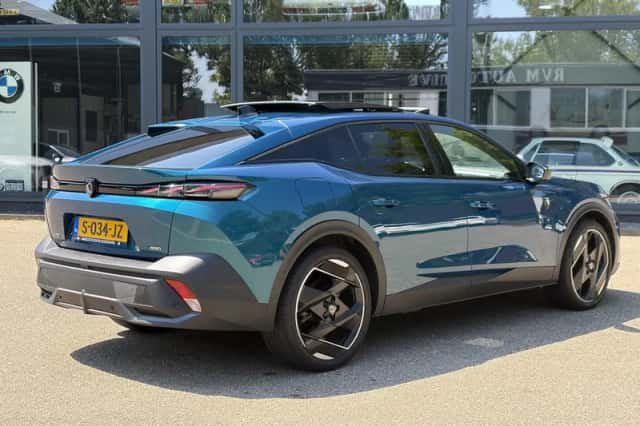 Peugeot 408 (2023) thumbnail 5