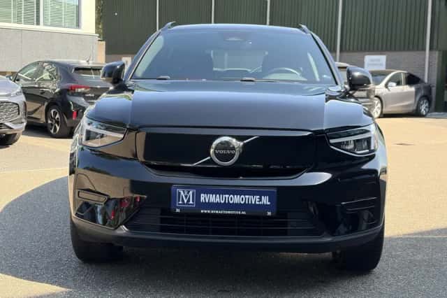 Volvo XC40 (2023) thumbnail 2