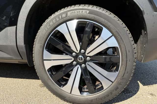 Volvo XC40 (2023) thumbnail 5