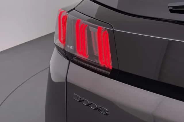 Peugeot 3008 (2023) thumbnail 2