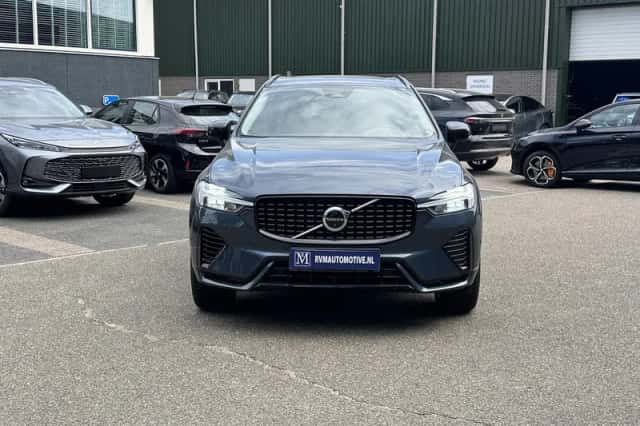 Volvo XC60 (2023) thumbnail 3
