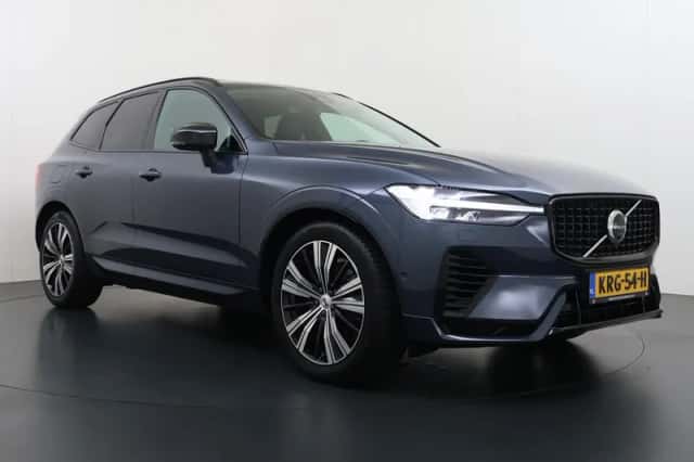 Volvo XC60 (2023) thumbnail 3