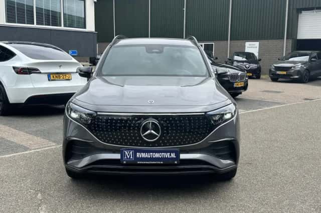 Mercedes-Benz EQB (2025) thumbnail 2