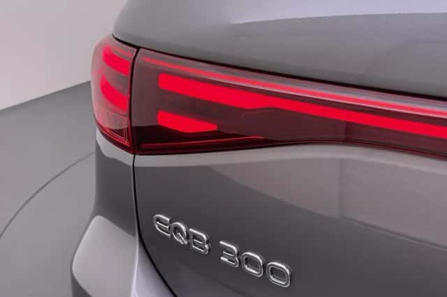 Mercedes-Benz EQB (2025) thumbnail 2