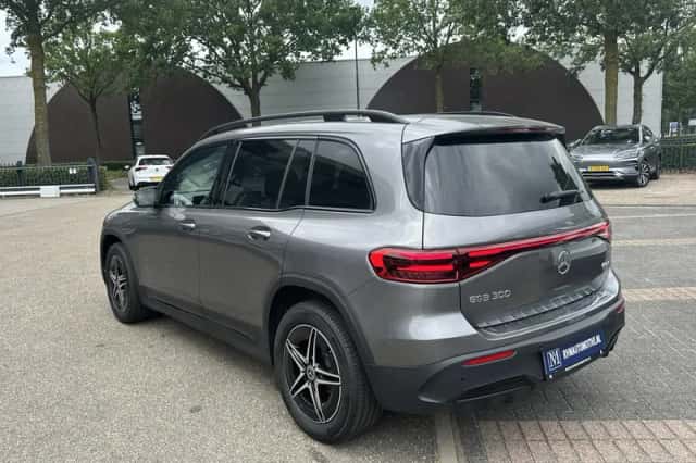 Mercedes-Benz EQB (2025) thumbnail 3