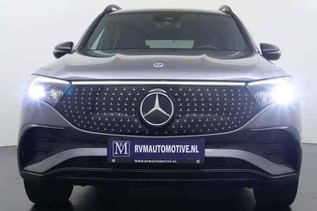 Mercedes-Benz EQB (2025) thumbnail 4