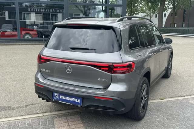 Mercedes-Benz EQB (2025) thumbnail 4