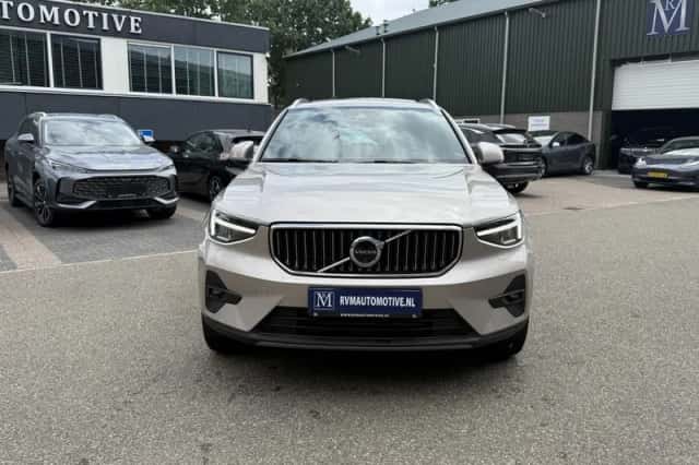 Volvo XC40 (2023) thumbnail 2