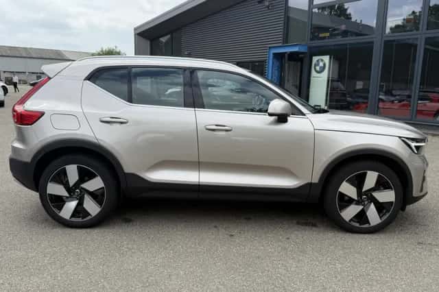 Volvo XC40 (2023) thumbnail 4