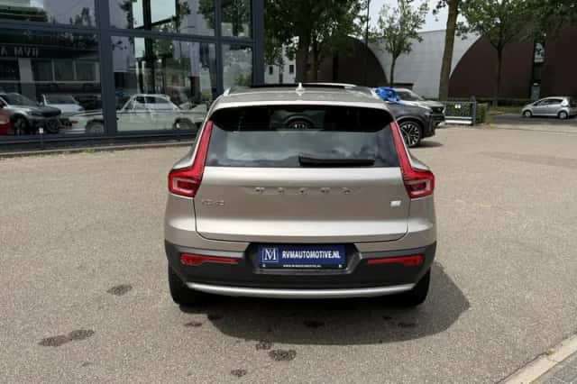 Volvo XC40 (2023) thumbnail 6