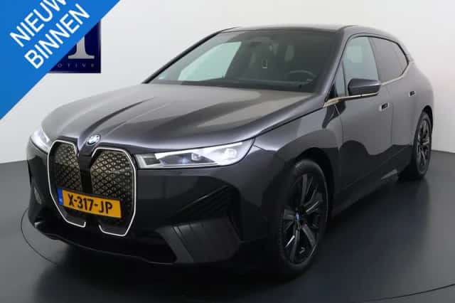 BMW iX (2023) thumbnail 1