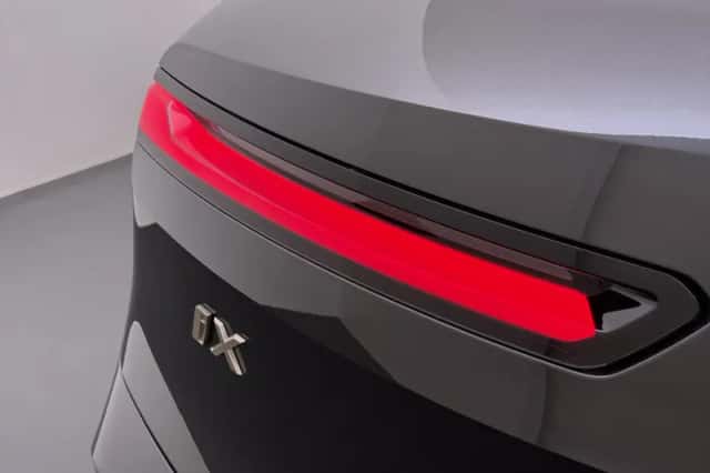 BMW iX (2023) thumbnail 2