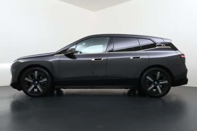 BMW iX (2023) thumbnail 5