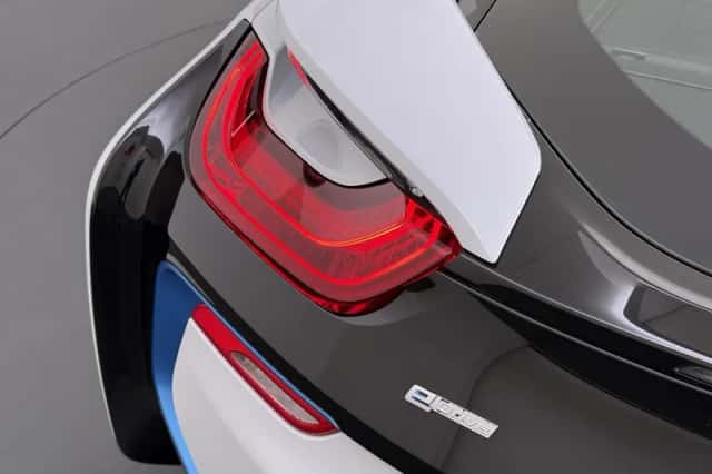 BMW I8 (2015) thumbnail 2