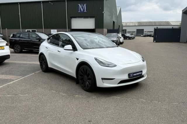Tesla Model Y (2024) thumbnail 5