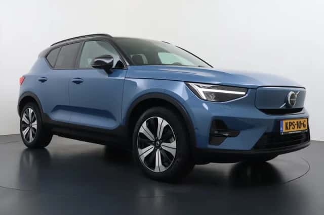 Volvo XC40 (2023) thumbnail 3