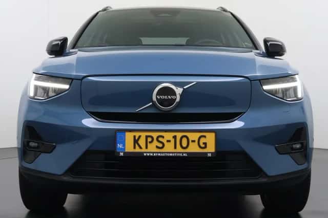 Volvo XC40 (2023) thumbnail 4