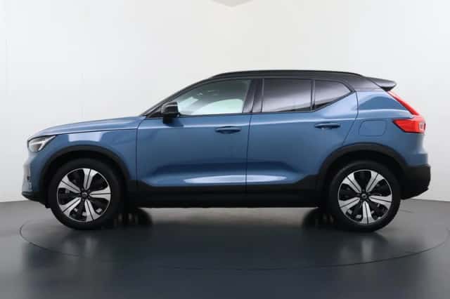 Volvo XC40 (2023) thumbnail 5