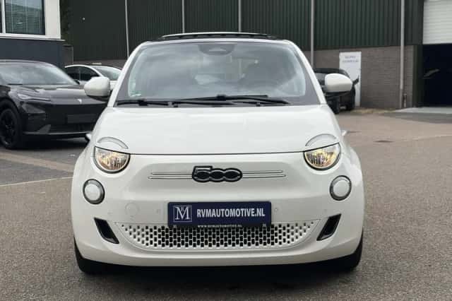 Fiat 500 (2021) thumbnail 2