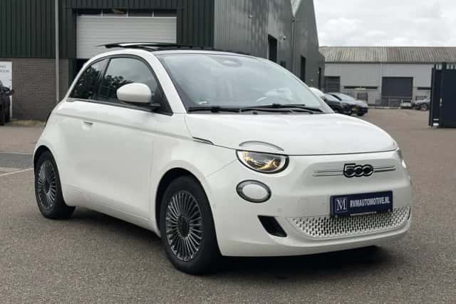 Fiat 500 (2021) thumbnail 3