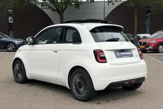 Fiat 500 (2021) thumbnail 5