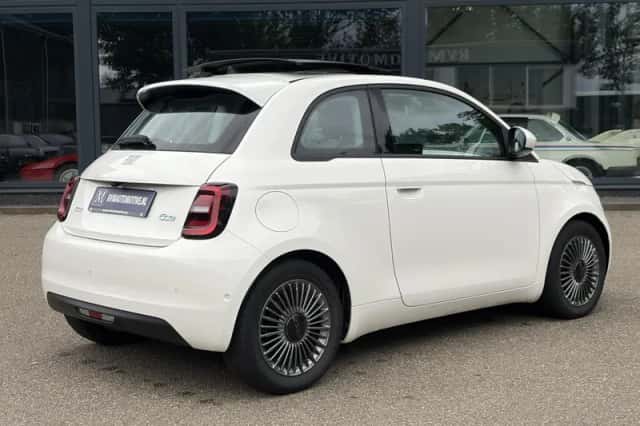 Fiat 500 (2021) thumbnail 6