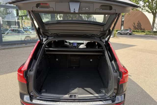 Volvo XC60 (2023) thumbnail 6