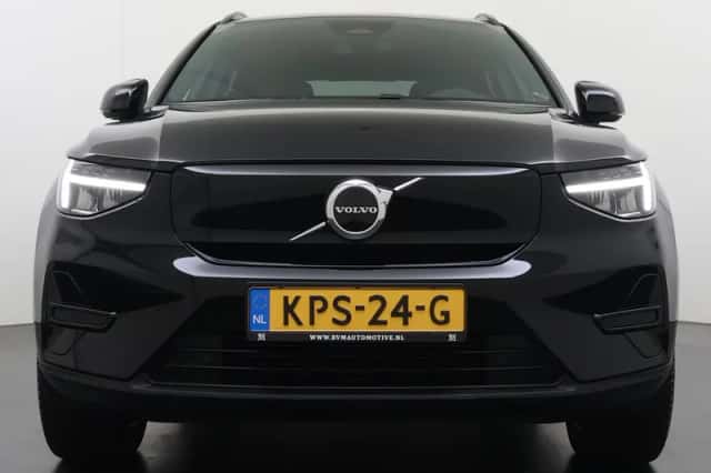 Volvo XC40 (2023) thumbnail 3