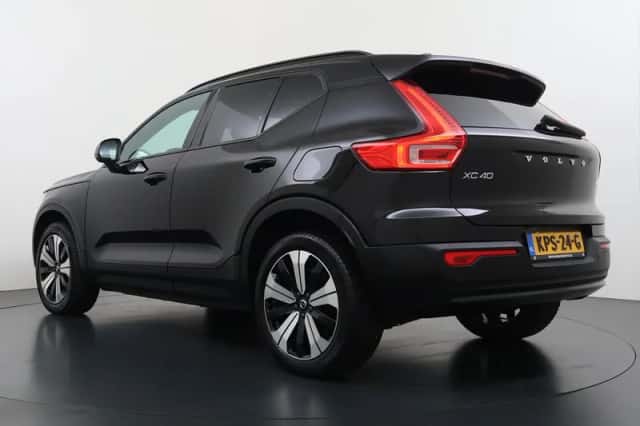 Volvo XC40 (2023) thumbnail 5