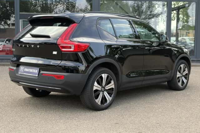 Volvo XC40 (2023) thumbnail 2