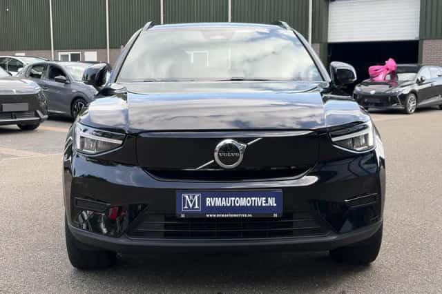 Volvo XC40 (2023) thumbnail 3