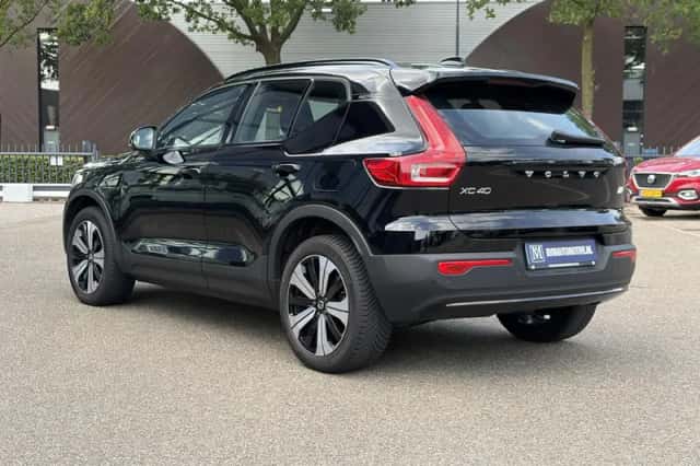 Volvo XC40 (2023) thumbnail 5