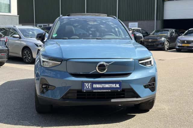 Volvo XC40 (2023) thumbnail 2
