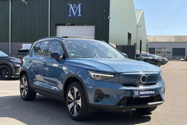 Volvo XC40 (2023) thumbnail 3