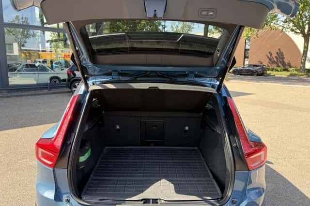 Volvo XC40 (2023) thumbnail 4