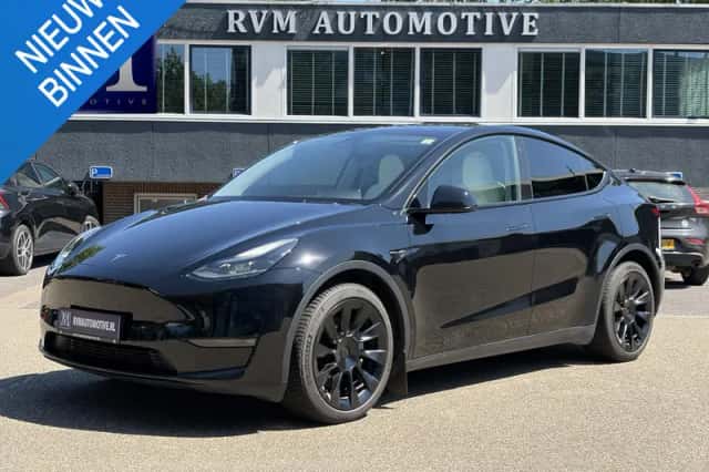 Tesla Model Y (2024) thumbnail 1