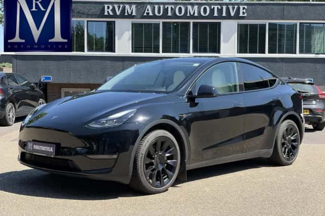 Tesla Model Y (2024) thumbnail 1