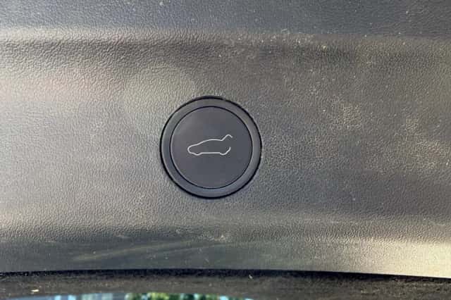 Tesla Model Y (2024) thumbnail 6