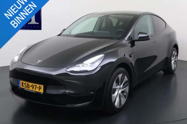 Tesla Model Y (2024) thumbnail 1