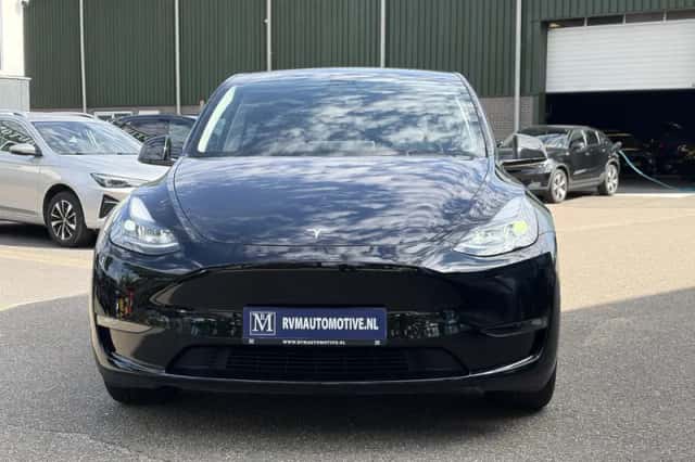 Tesla Model Y (2024) thumbnail 5
