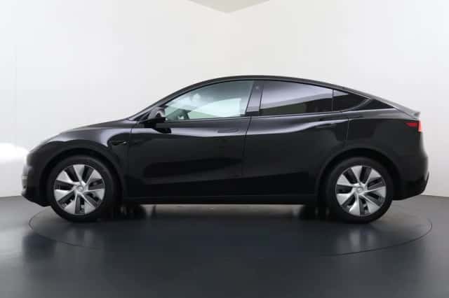 Tesla Model Y (2024) thumbnail 5