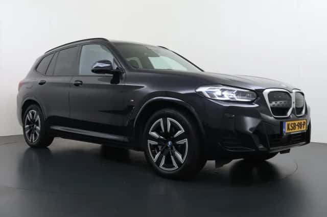 BMW iX3 (2022) thumbnail 3