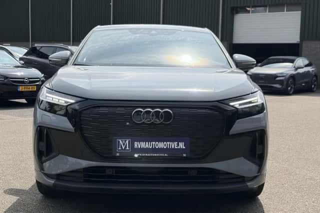 Audi Q4 (2024) thumbnail 2