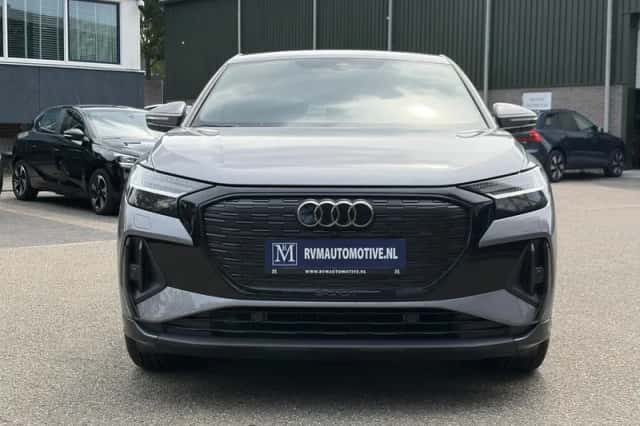 Audi Q4 (2024) thumbnail 2