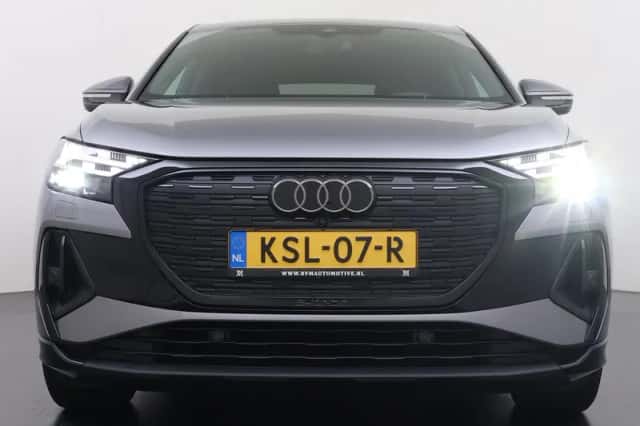 Audi Q4 (2024) thumbnail 4