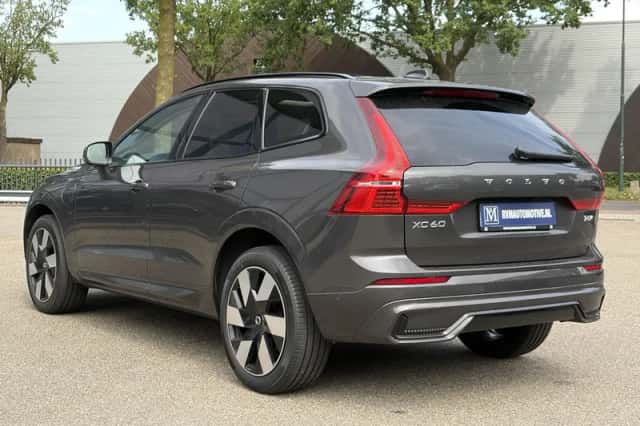 Volvo XC60 (2025) thumbnail 3
