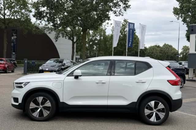 Volvo XC40 (2020) thumbnail 2